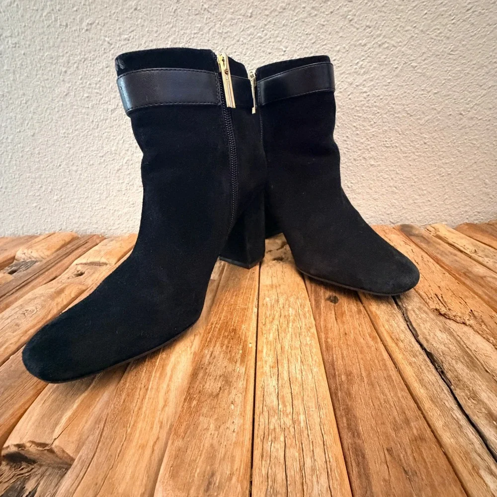 Tommy Hilfiger Carlyle Black Suede Ankle Boots Leather Strap Block Heel 8.5M